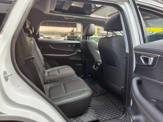 Chery Tiggo 8 — Фото автомобиля 15