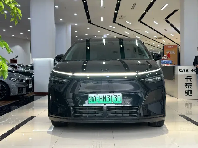 Xpeng X9 — Фото автомобиля 2
