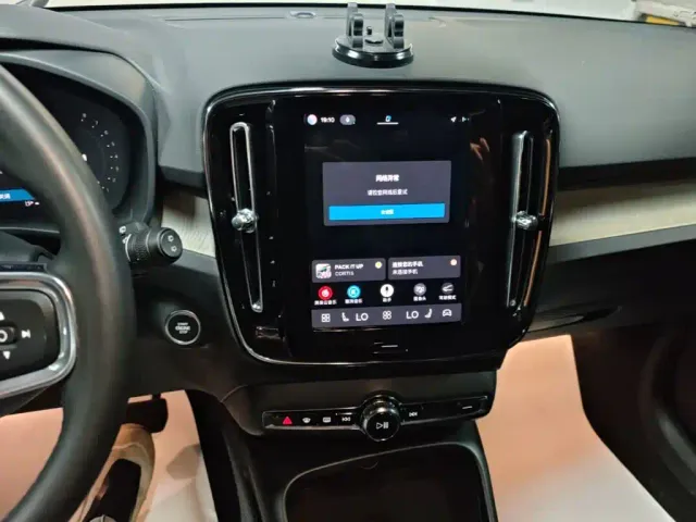 Volvo XC40 — Фото автомобиля 12