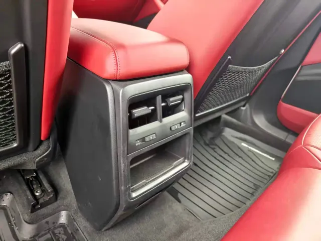 Porsche Macan EV — Фото автомобиля 15