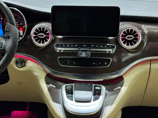 Mercedes-Benz V-Class — Фото автомобиля 13