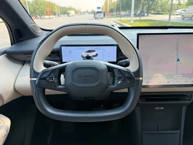Lynk & Co Z20 — Фото автомобиля 5