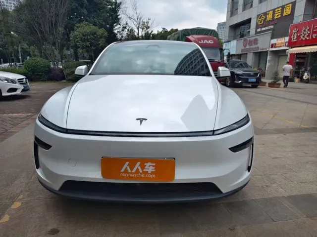 Tesla Model Y L — Фото автомобиля 2
