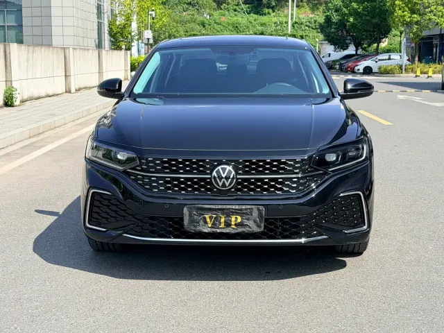Volkswagen Passat — Фото автомобиля 2