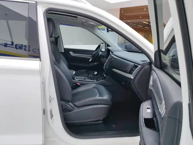 Roewe RX8 — Фото автомобиля 8