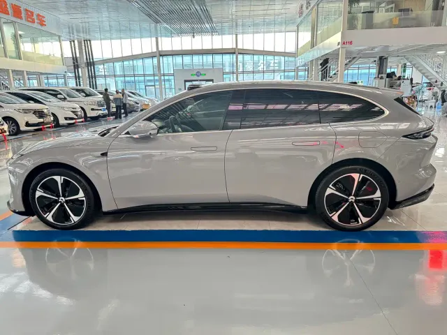 Nio ET5 Touring — Фото автомобиля 8