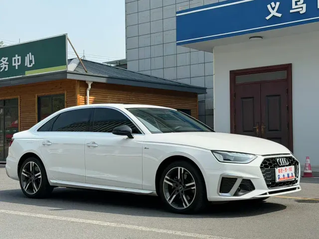 Audi A4L — Фото автомобиля 3