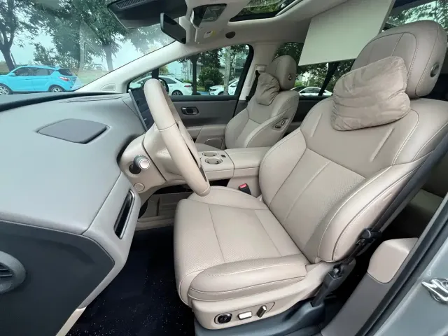 Li Auto i8 — Фото автомобиля 12