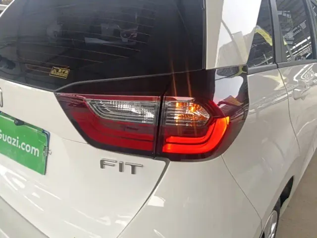 Honda Fit — Фото автомобиля 7