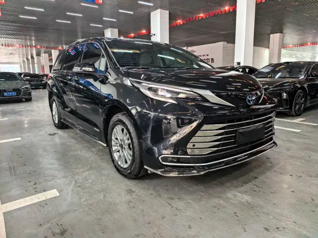 Toyota Sienna — Фото автомобиля 3