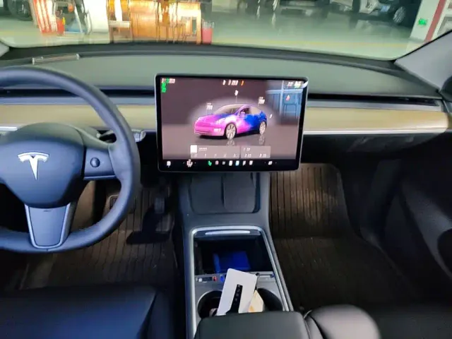 Tesla Model Y — Фото автомобиля 12