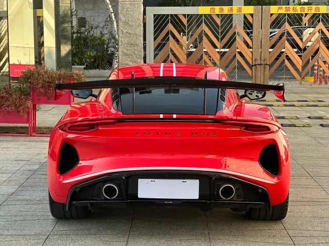 Lotus Emira — Фото автомобиля 5