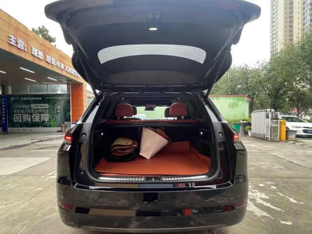 Li Auto L7 — Фото автомобиля 15