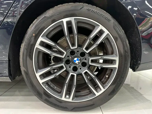 BMW 5 Series — Фото автомобиля 18