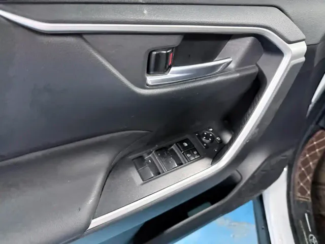 Toyota RAV4 — Фото автомобиля 10
