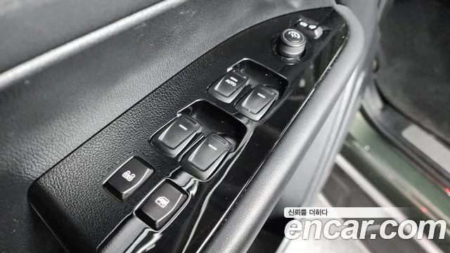 KG_Mobility_Ssangyong Rexton Новый Rexton Sport Khan Дизель 2.2 4WD — Фото автомобиля 28