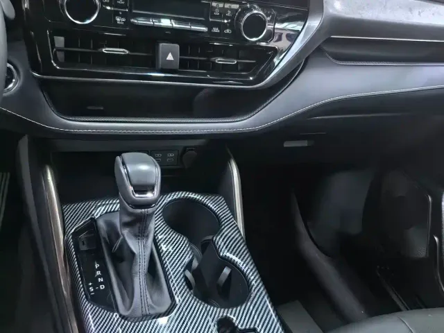 Toyota Highlander — Фото автомобиля 8