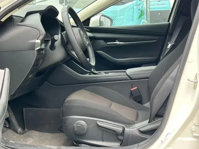 Mazda Axela — Фото автомобиля 4