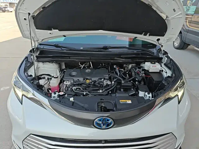 Toyota Sienna — Фото автомобиля 19