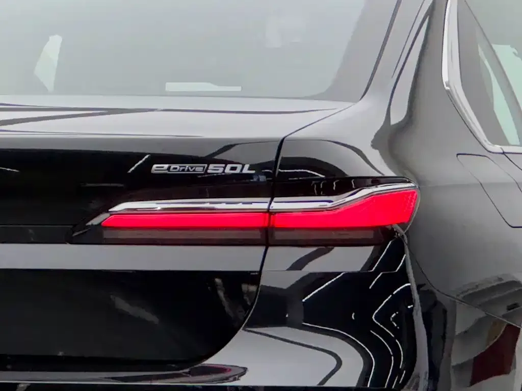 BMW BMW i7 2023 eDrive50L Premium M Sport Package — Фото автомобиля 20
