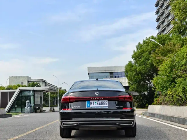 Volkswagen Passat — Фото автомобиля 8