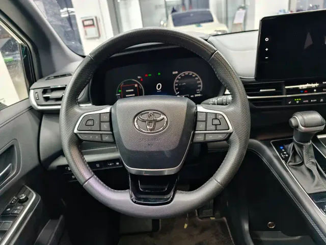 Toyota Sienna — Фото автомобиля 6