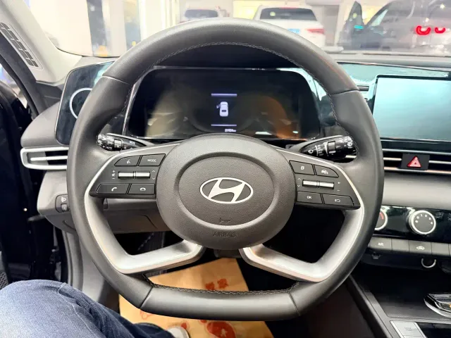 Hyundai Elantra — Фото автомобиля 14