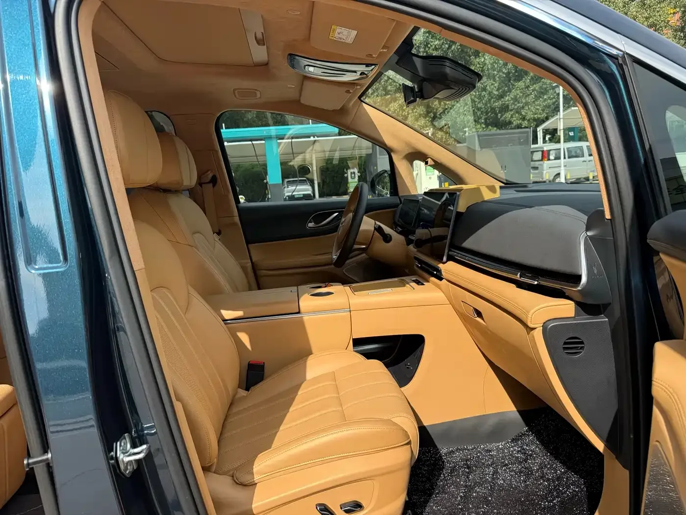 Voyah Auto Voyah Dreamer 2025 Model PHEV 4WD Premium QianKun Edition — Фото автомобиля 12