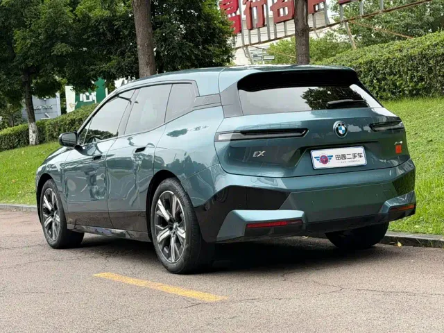 BMW iX — Фото автомобиля 4