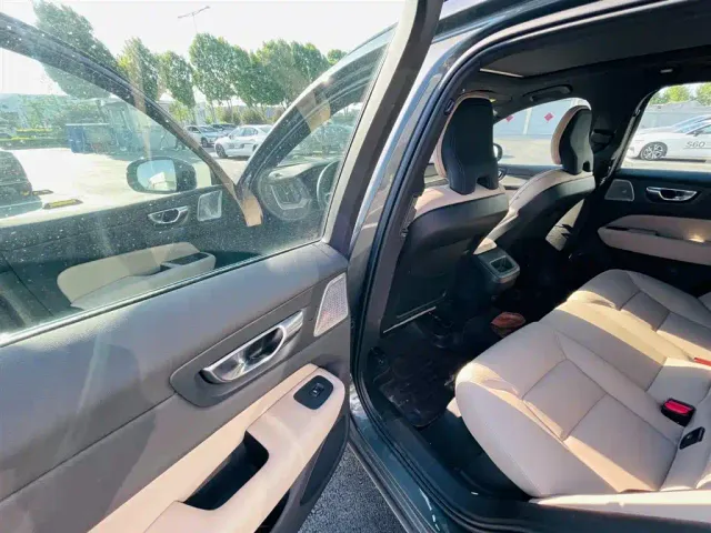 Volvo XC60 — Фото автомобиля 17