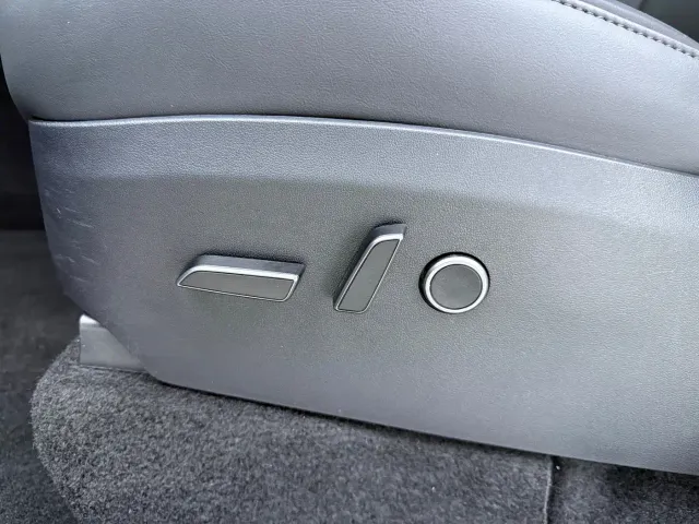 Tesla Model Y — Фото автомобиля 16