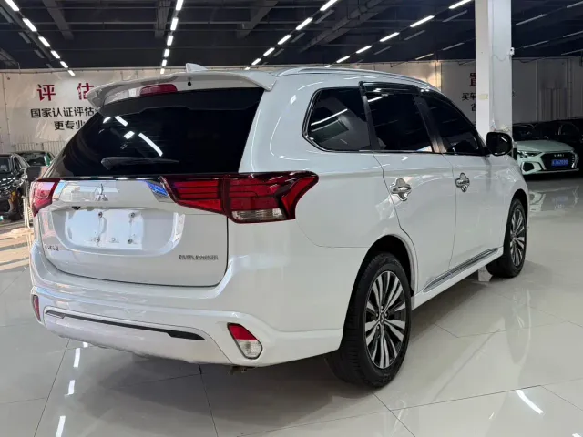 Mitsubishi Outlander — Фото автомобиля 6