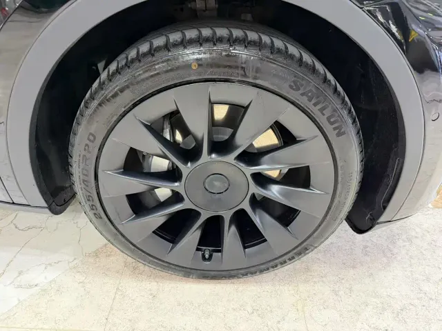 Tesla Model Y — Фото автомобиля 9
