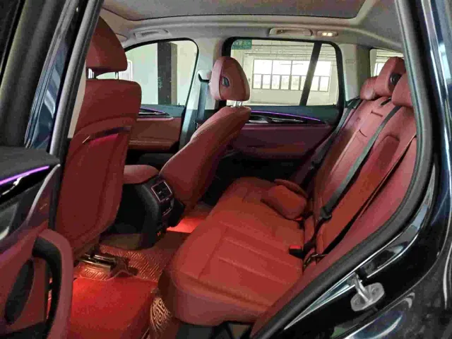 BMW iX3 — Фото автомобиля 9