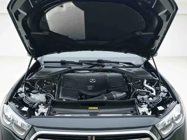 Mercedes-Benz E-Class — Фото автомобиля 6