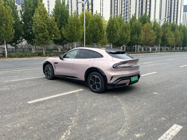 Xiaomi YU7 — Фото автомобиля 8