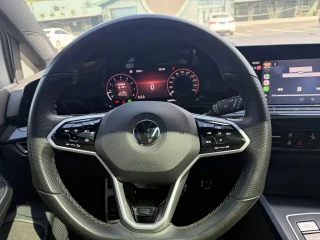 Volkswagen Golf — Фото автомобиля 17