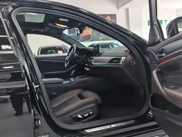 BMW 5 Series — Фото автомобиля 18