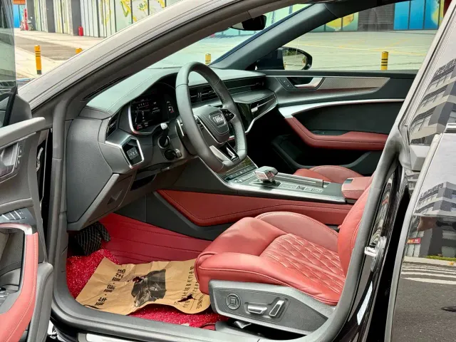 Audi A7L — Фото автомобиля 4