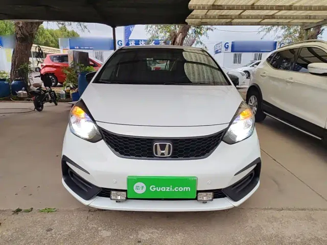 Honda Fit — Фото автомобиля 2