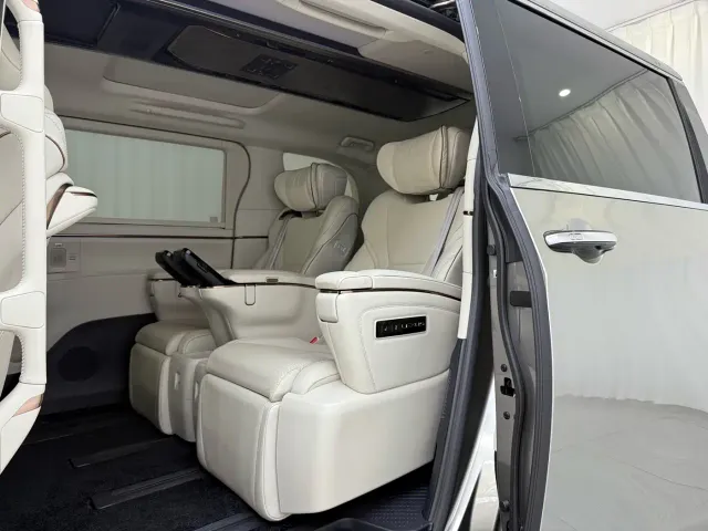 Lexus LM — Фото автомобиля 6