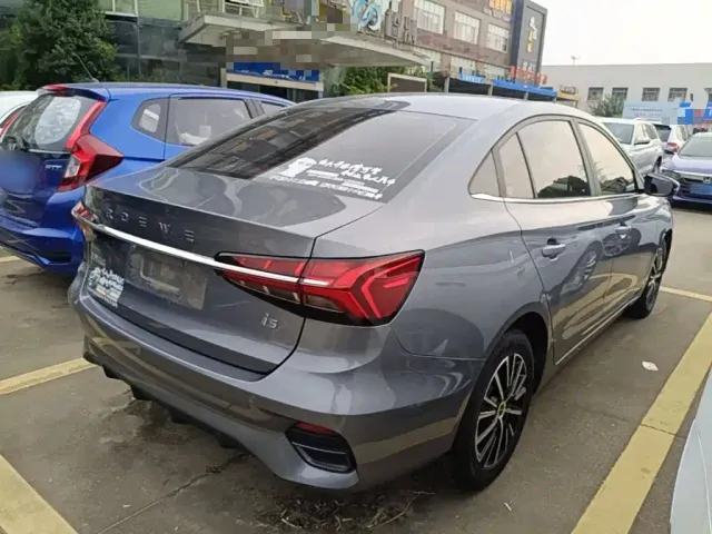 Roewe i5 — Фото автомобиля 6
