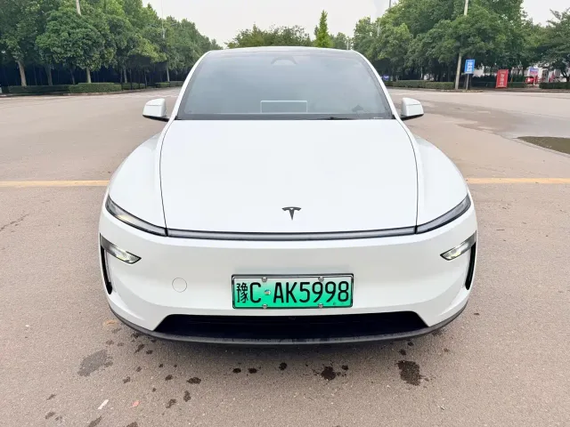 Tesla Model Y 2026 Rear-Wheel Drive — Фото автомобиля 2