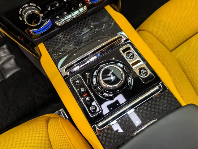 Rolls-Royce Cullinan — Фото автомобиля 13