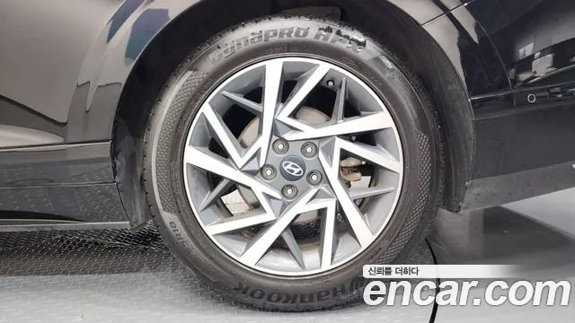 Hyundai Grandeur Grandeur (GN7) 2.5 Бензин 2WD — Фото автомобиля 18