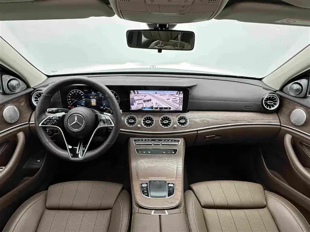 Mercedes-Benz E-Class — Фото автомобиля 16