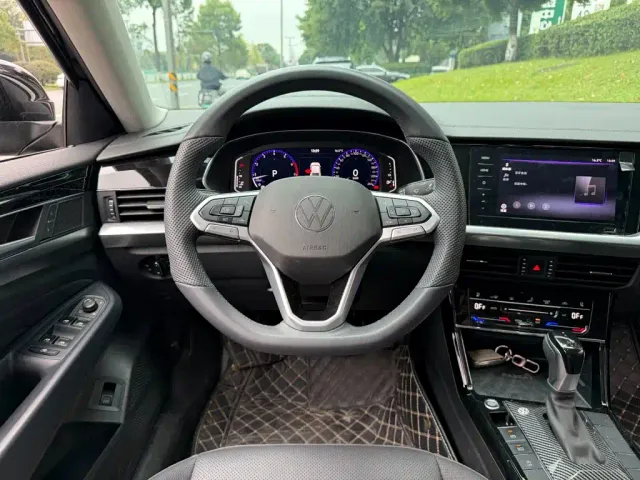 Volkswagen Passat — Фото автомобиля 14