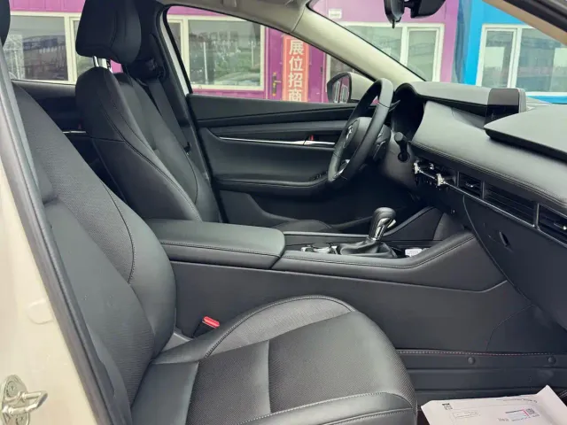 Mazda Axela — Фото автомобиля 17