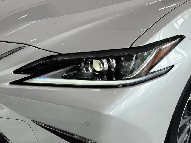 Lexus ES — Фото автомобиля 18