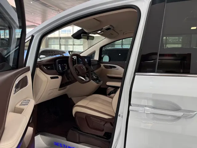 Bestune Besturn M9 — Фото автомобиля 6